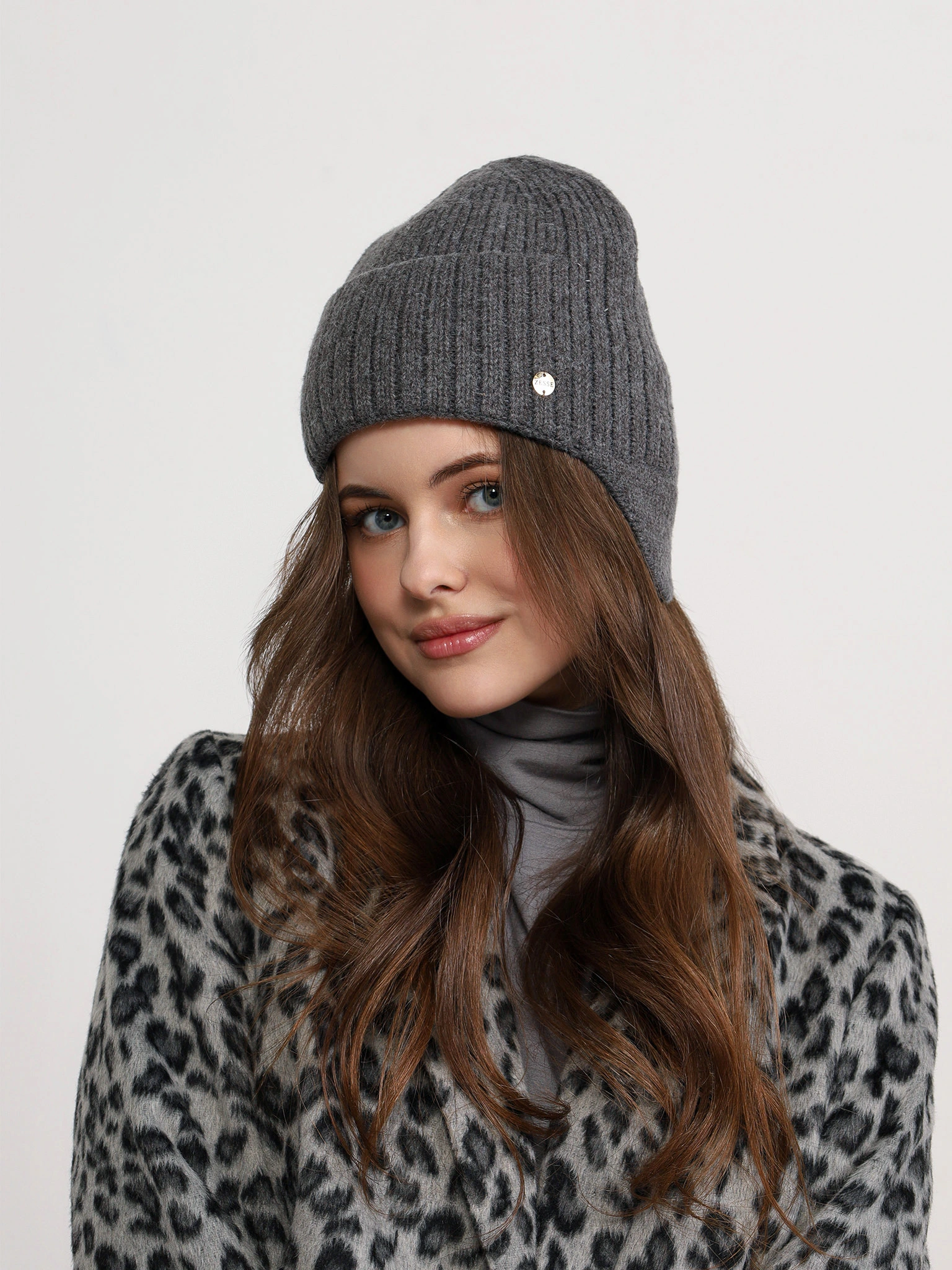 Шапка-ушанка из шерсти с акрилом с отворотом в ассортименте